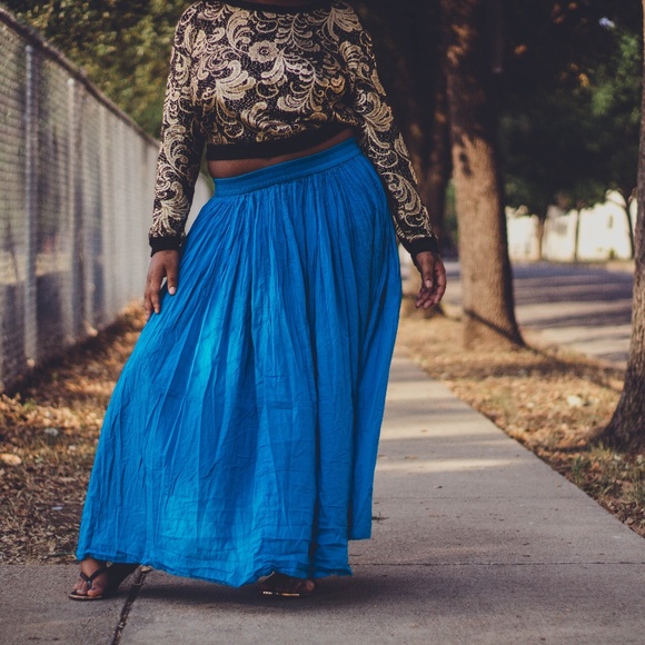 black and gold crop top - Picture 3 of 4